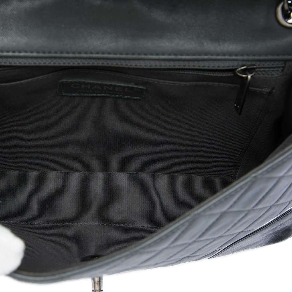 Chanel Paris Salzburg Medium Bicolor Quilted Lambskin Tyrolean Flap MultiColor Leather Very good condition - Model View