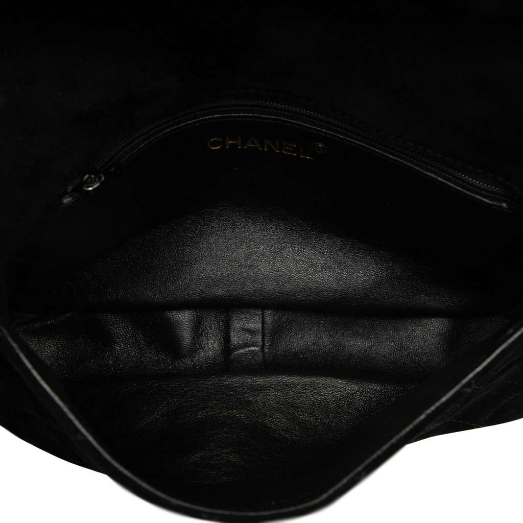 Chanel CC Quilted Suede Shoulder Bag Black Leather Good condition - Model View