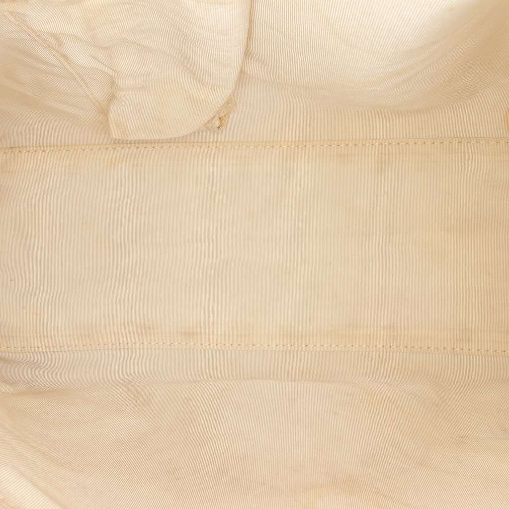 Chanel CC Lambskin Wild Stitch Handbag White Leather Never worn, with tag - Model View