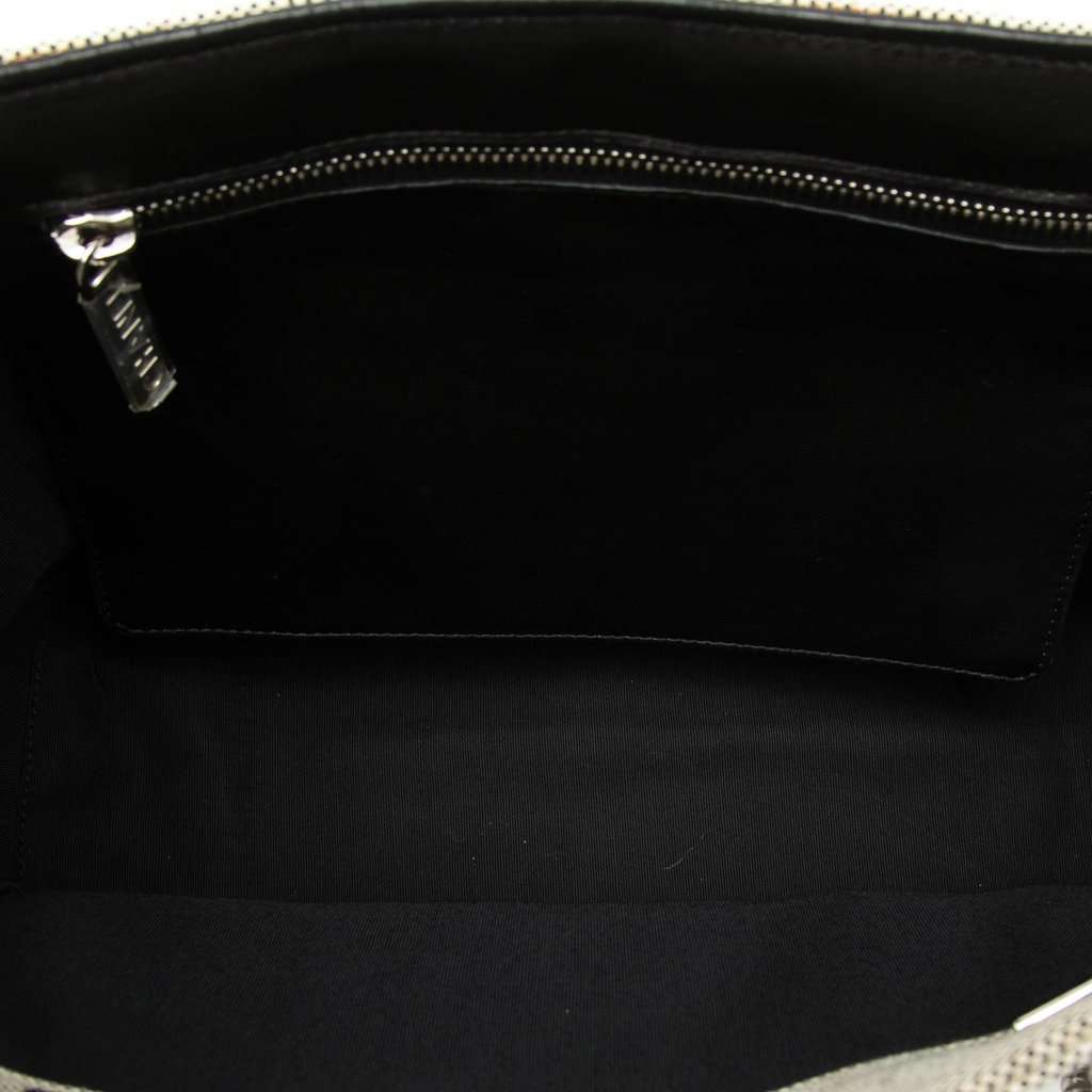 Chanel CC Camellia No. 5 Choco Bar Canvas Tote Silver Very good condition - Model View