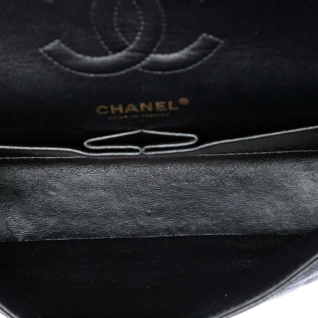Chanel Medium Classic Caviar Double Flap Black Leather Very good condition - Model View