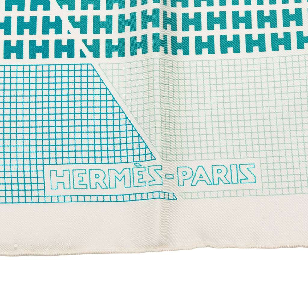 Hermès H en Biais Silk Scarf 90 Blue Never worn - Model View
