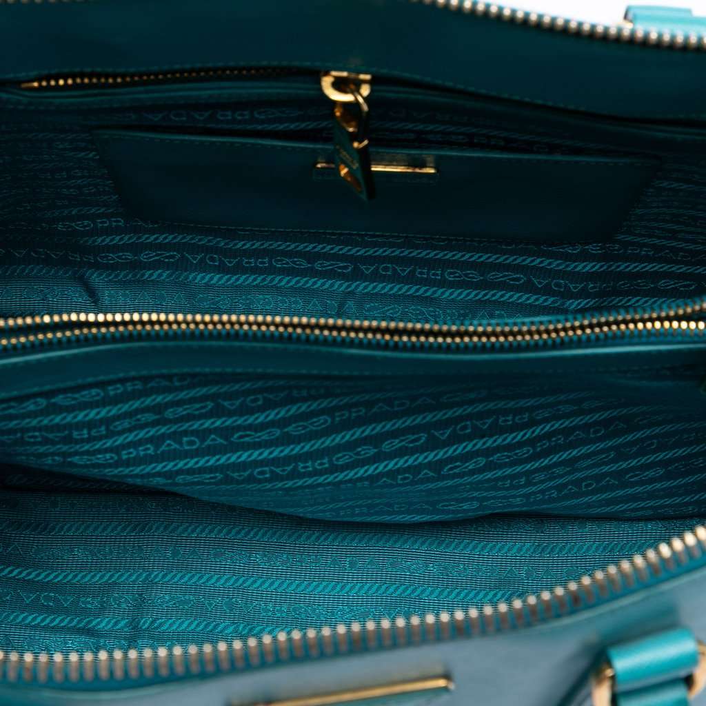 Prada Large Saffiano Lux Promenade Satchel Blue Leather Very good condition - Model View