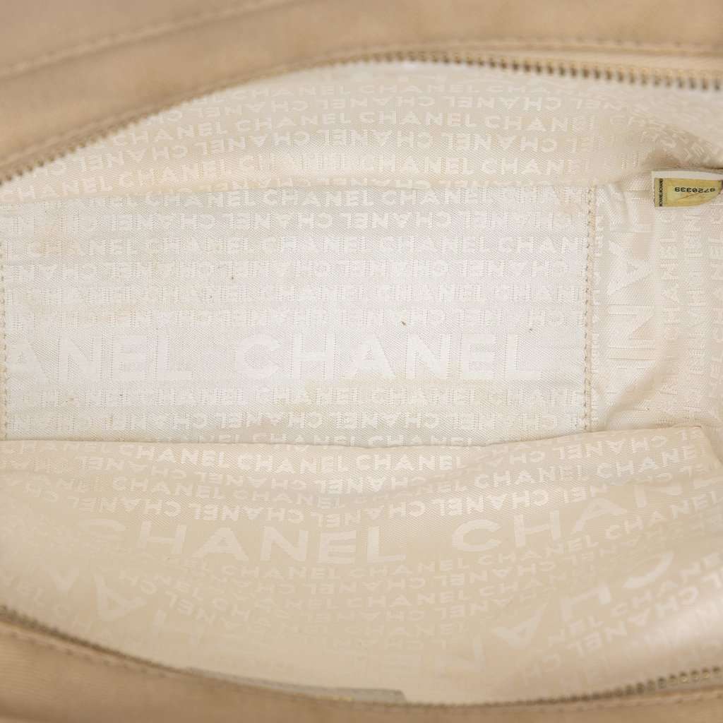 Chanel CC Canvas Marshmallow Handbag Brown Very good condition - Model View