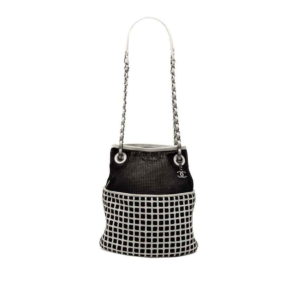 Chanel CC Mesh and Calfskin Bucket Bag Black Very good - Front View