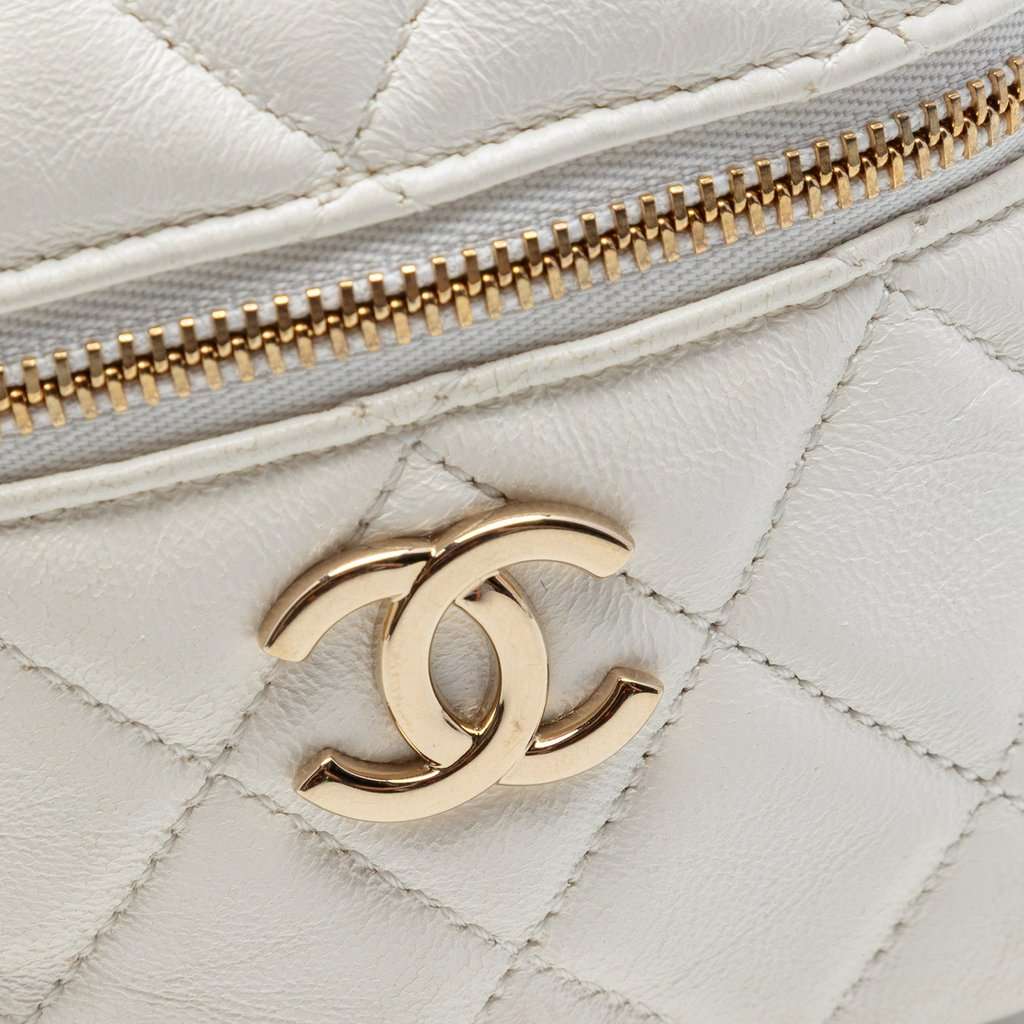Chanel CC Quilted Lambskin Cube Zip Clutch with Chain White Leather Very good condition - Box View