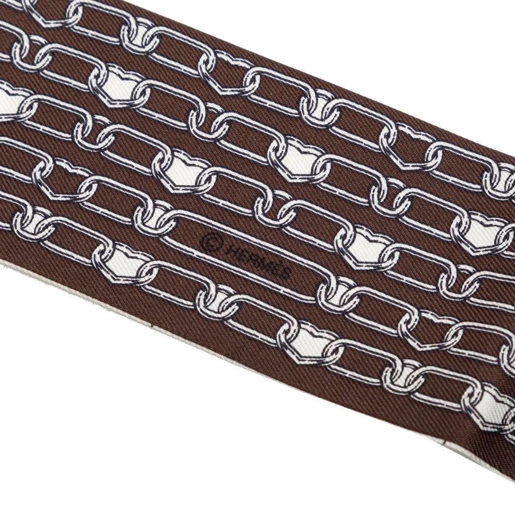 Hermès Effet Kaleidoscope Silk Twilly Scarf White Very good condition - Model View