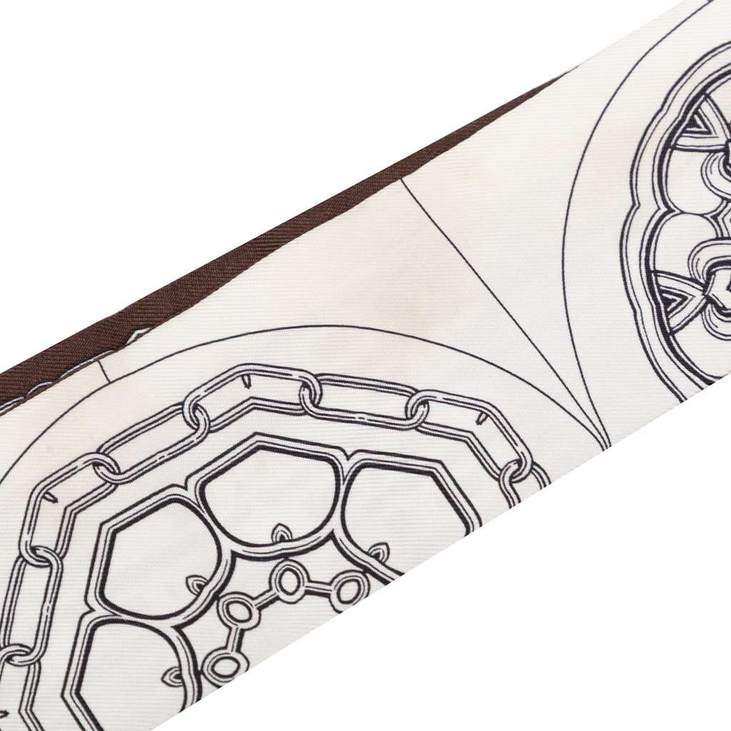 Hermès Effet Kaleidoscope Silk Twilly Scarf White Very good condition - Box View