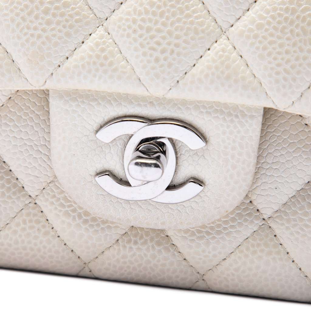Chanel Medium Classic Caviar Double Flap White Leather Very good condition - Box View