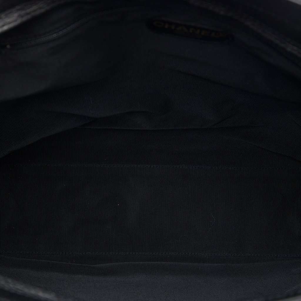 Chanel Triple CC Caviar Tote Black Leather Very good condition - Model View