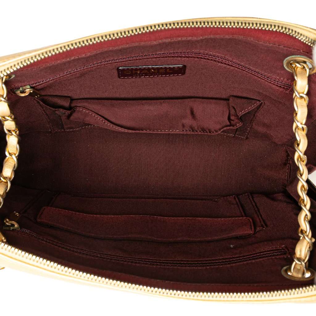 Chanel CC Chevron Lambskin Camera Shoulder Bag Gold Leather Very good condition - Model View