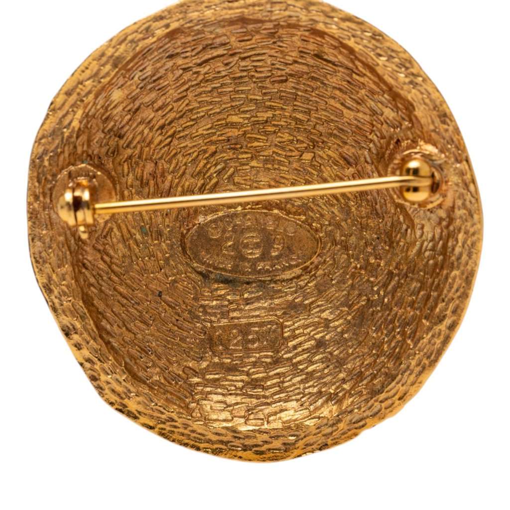 Chanel CC Gold Plated Round Pin Brooch Gold Metal Very good condition - Inside View