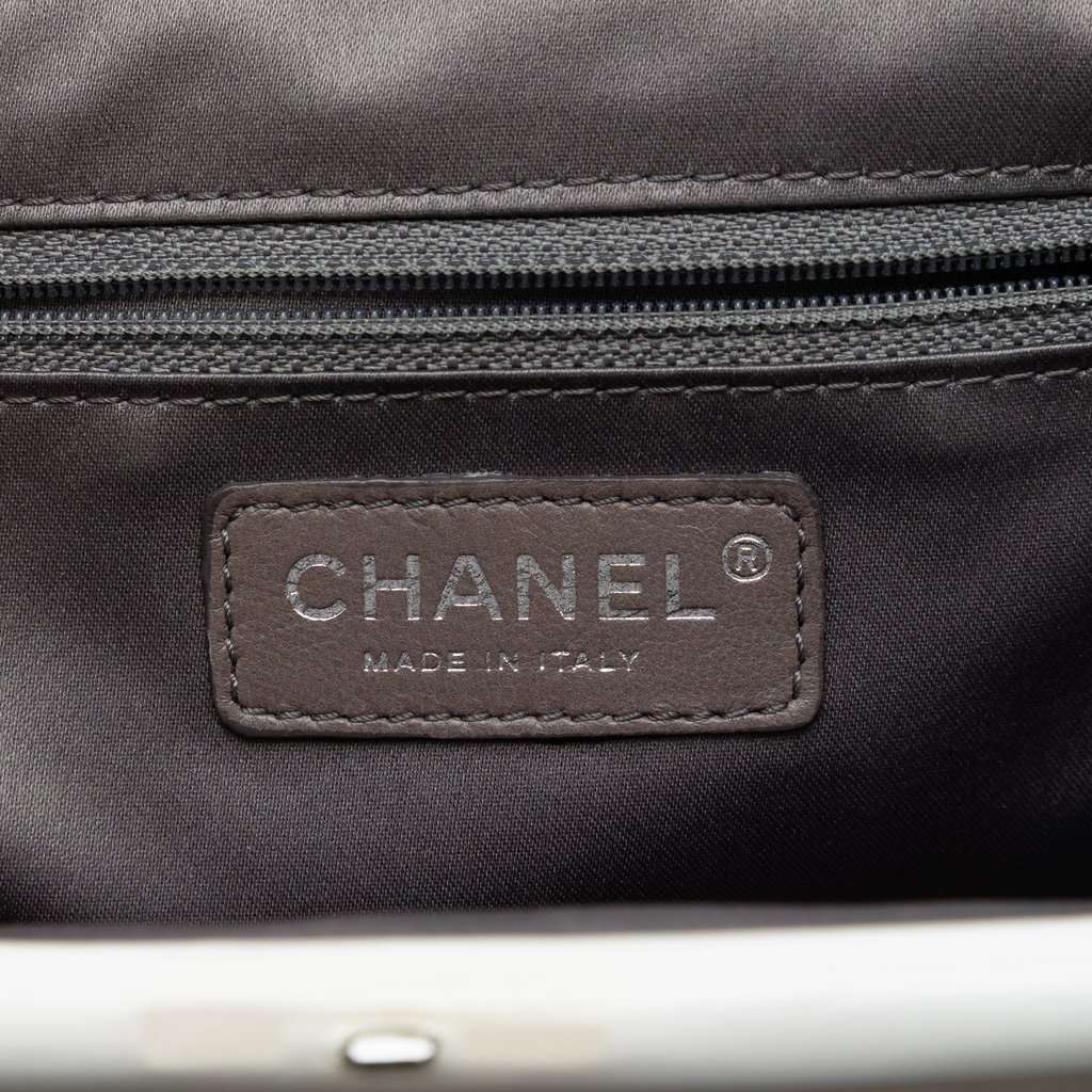 Chanel CC Lambskin Rock and Chain Hobo Bag White Leather Very good condition - Box View