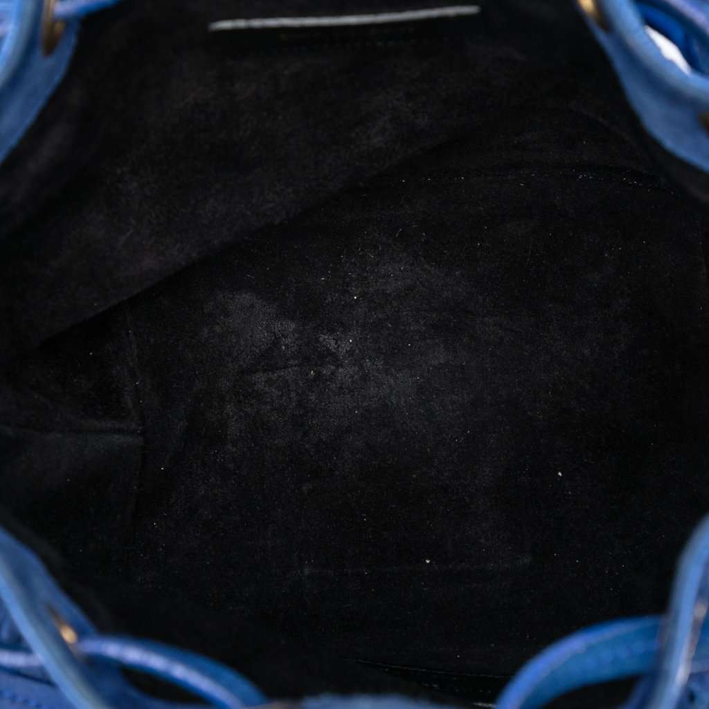 Saint Laurent Small Suede Emmanuelle Fringe Bucket Bag Blue Leather Very good condition - Model View