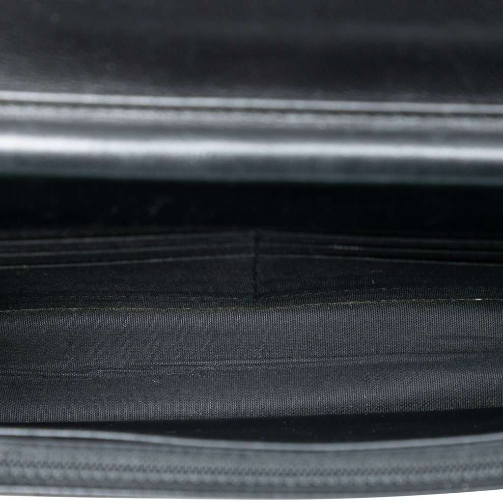 Chanel CC Embossed Lambskin Diamond Wallet On Chain Black Leather Very good condition - Model View