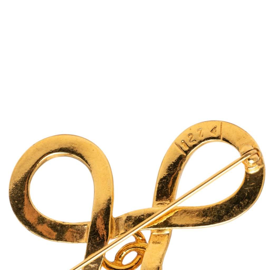 Chanel CC Gold Plated Infinity Brooch Gold Metal Very good - Model View