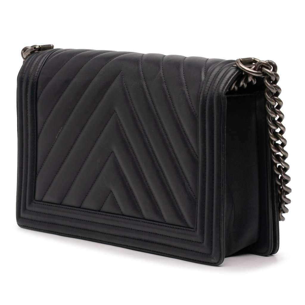 Chanel Medium Chevron Lambskin Boy Flap Black Leather Very good condition - Back View