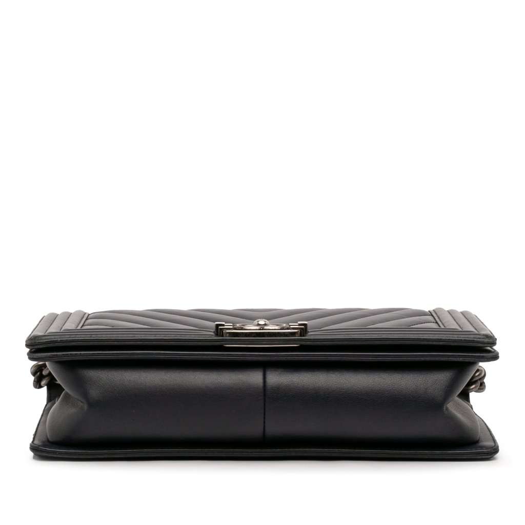 Chanel Medium Chevron Lambskin Boy Flap Black Leather Very good condition - Inside View