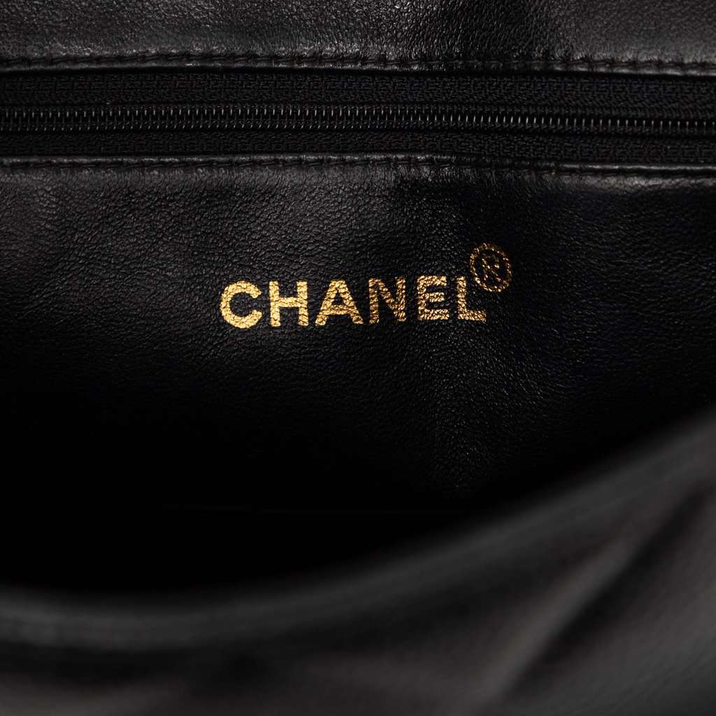 Chanel Caviar Medallion Tote Black Leather Very good condition - Box View