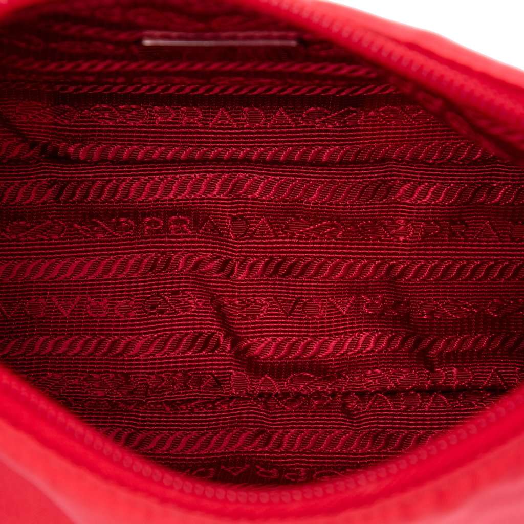 Prada Mini Tessuto Re Edition 2000 Shoulder Bag Red Very good - Model View