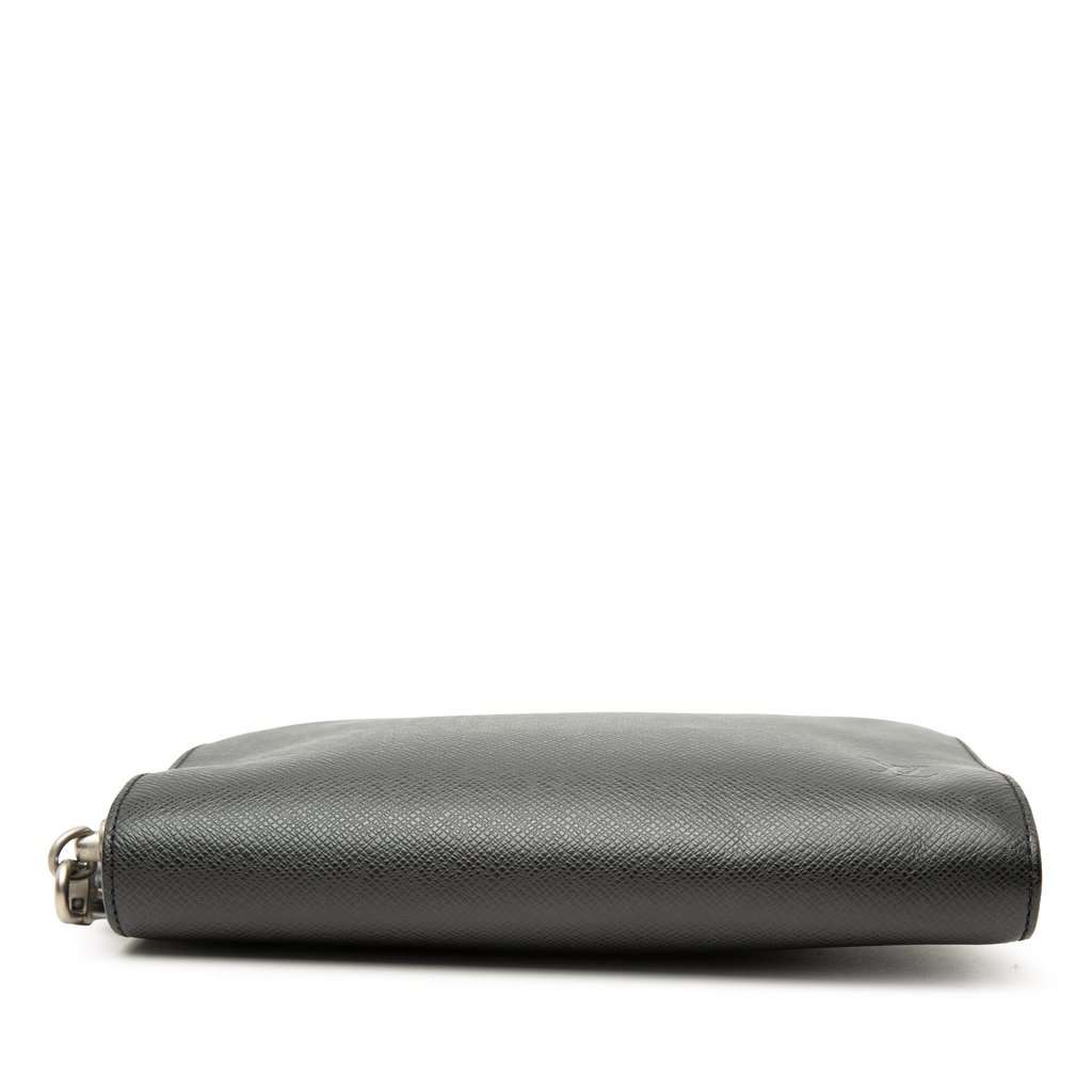 Louis Vuitton Taiga Pochette Baikal Black Leather Very good condition - Inside View