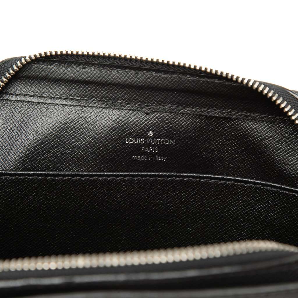 Louis Vuitton Taiga Pochette Baikal Black Leather Very good condition - Box View