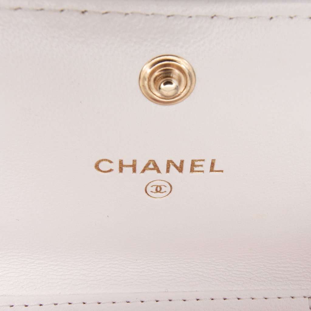 Chanel Quilted Lambskin Chanel 19 Card Holder On Chain White Leather Very good - Box View