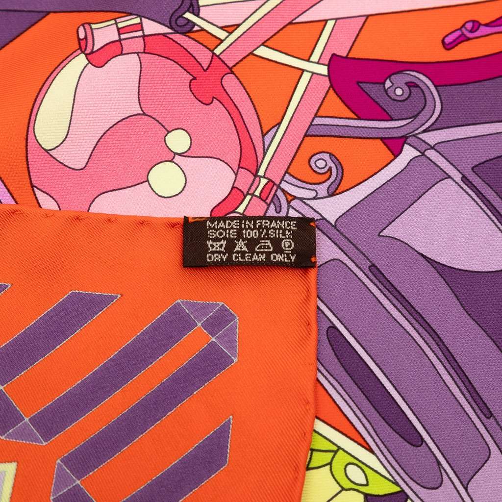 Hermès Les Trophee Silk Scarf 90 Orange Very good condition - Back View
