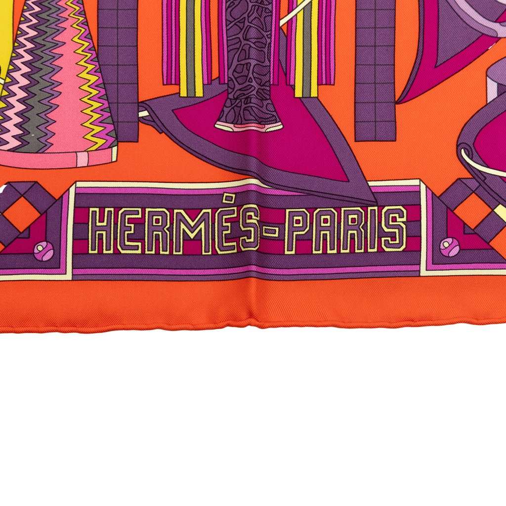Hermès Les Trophee Silk Scarf 90 Orange Very good condition - Inside View