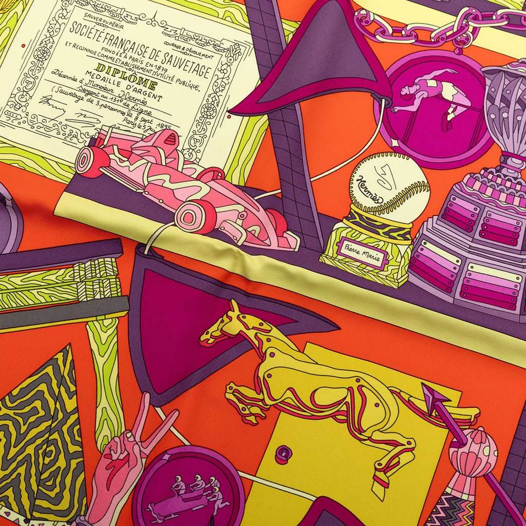Hermès Les Trophee Silk Scarf 90 Orange Very good condition - Model View