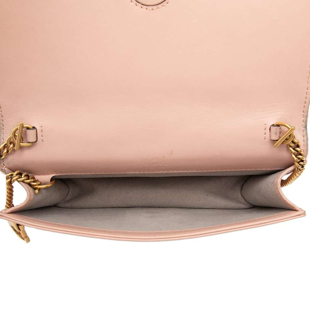 Gucci Mini GG Marmont Matelasse Calfskin Wallet On Chain Pink Leather Very good condition - Model View