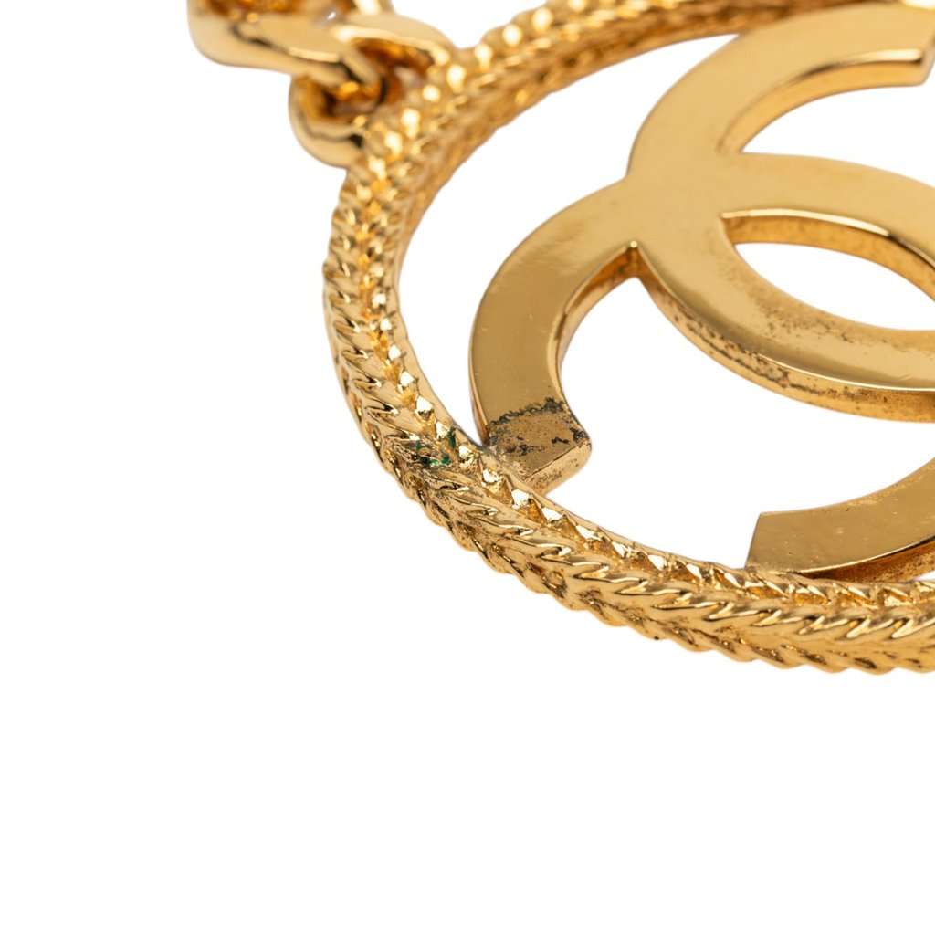 Chanel CC Gold Plated Key Chain Gold Metal Very good - Model View