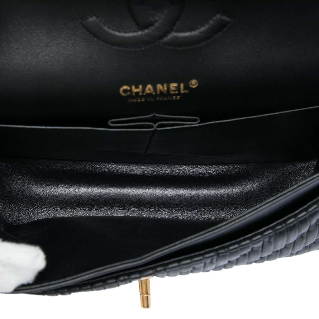 Chanel Medium Classic Chevron Calfskin Pleated Double Flap Black Leather Very good condition - Model View