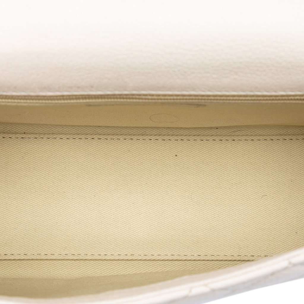 Chanel Medium Quilted Goatskin Reissue 2.55 Rita Flap White Leather Very good condition - Model View