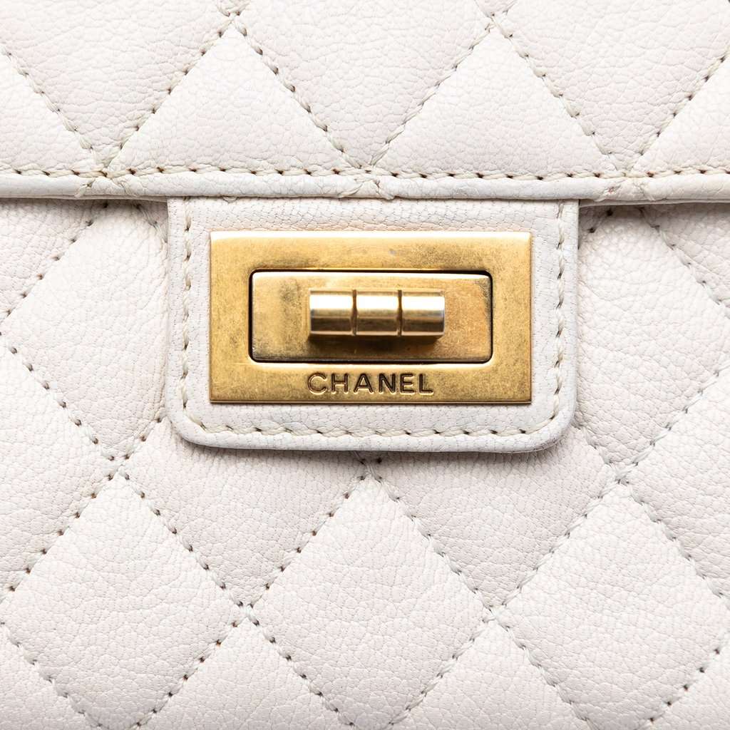 Chanel Medium Quilted Goatskin Reissue 2.55 Rita Flap White Leather Very good condition - Box View