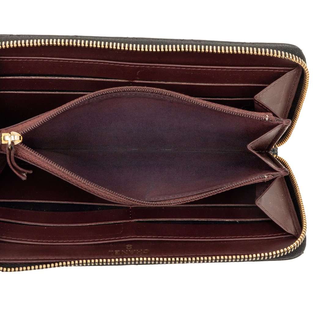 Chanel CC Quilted Caviar Zip Around Long Wallet Black Leather Very good condition - Model View