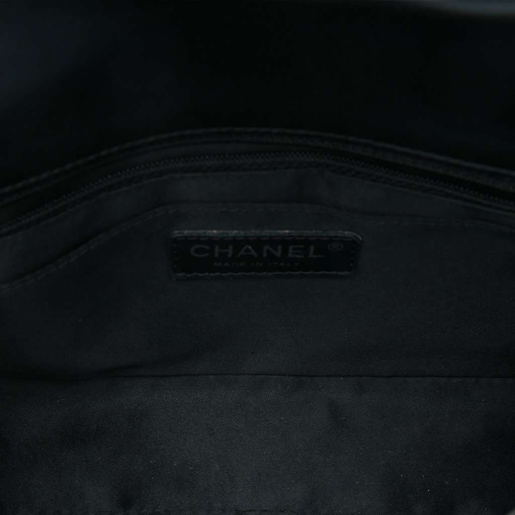 Chanel Medium Classic Lambskin Single Flap Black Leather Very good - Model View