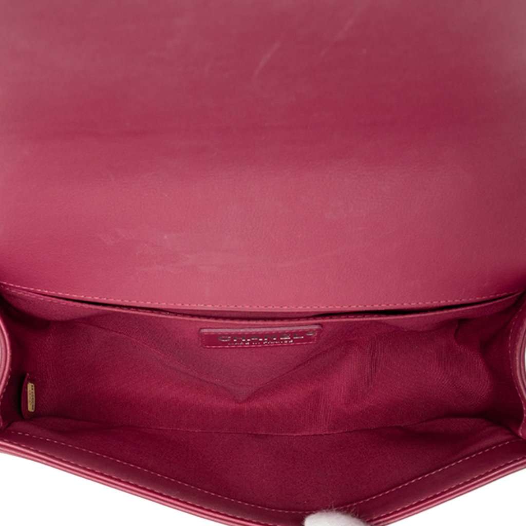 Chanel Old Medium Chevron Lambskin Boy Flap Pink Leather Very good - Model View