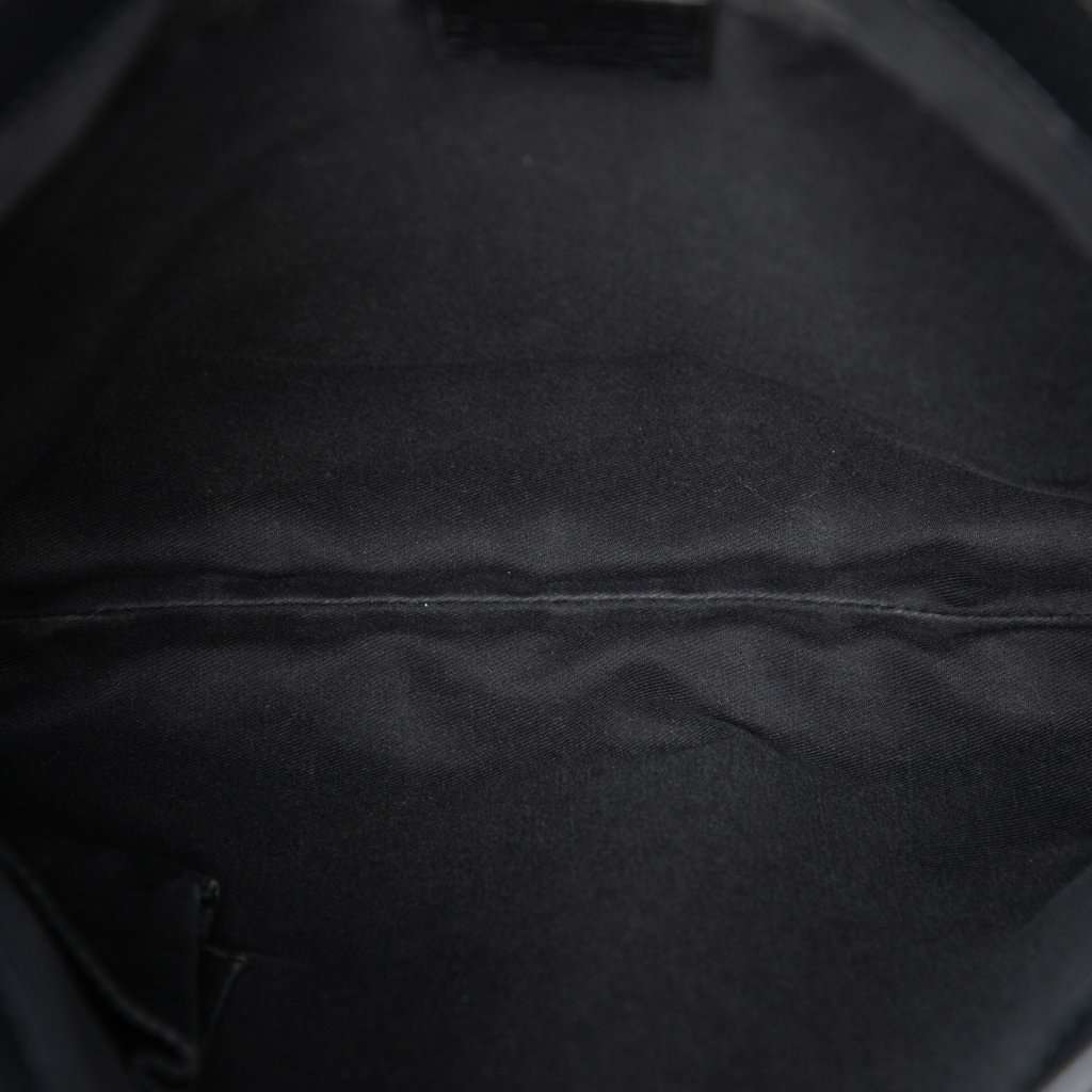 Gucci GG Denim Shoulder Bag Black Very good - Model View