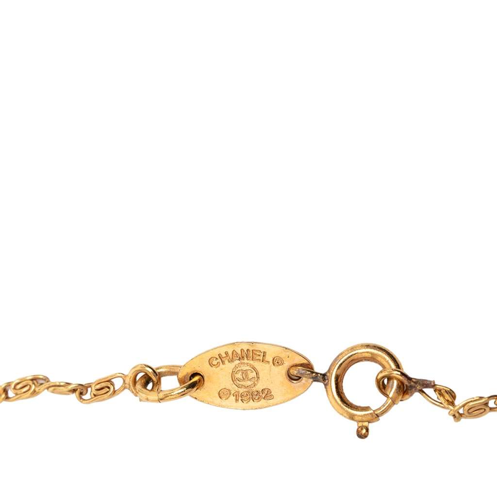 Chanel CC Gold Plated Pendant Necklace Gold Metal Very good condition - Box View