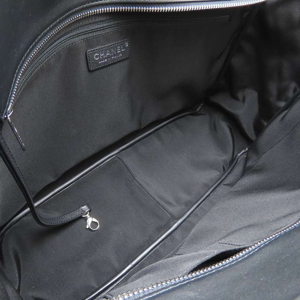 Chanel CC Quilted Calfskin Ultra Pocket Shopping Tote Black Leather Very good condition - Model View