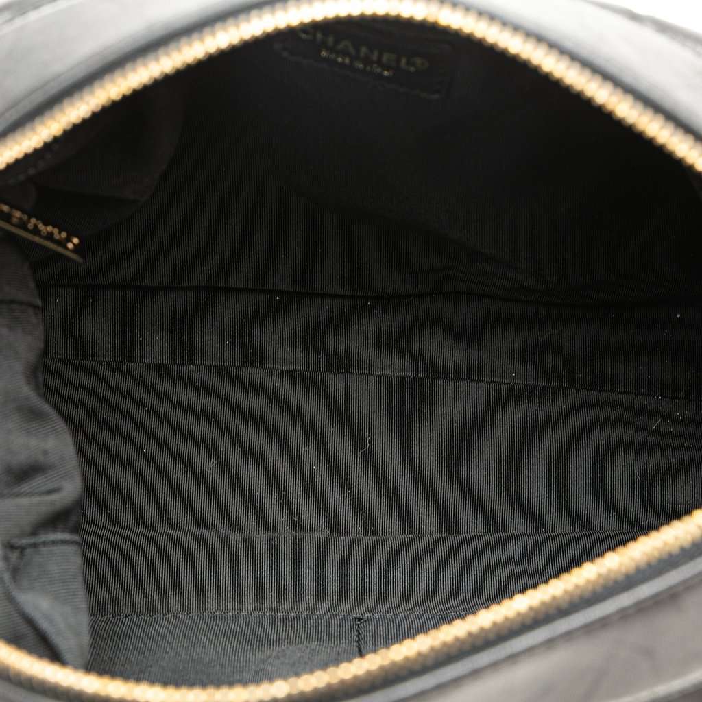Chanel CC Choco Bar Lambskin Shoulder Bag Black Leather Very good condition - Model View