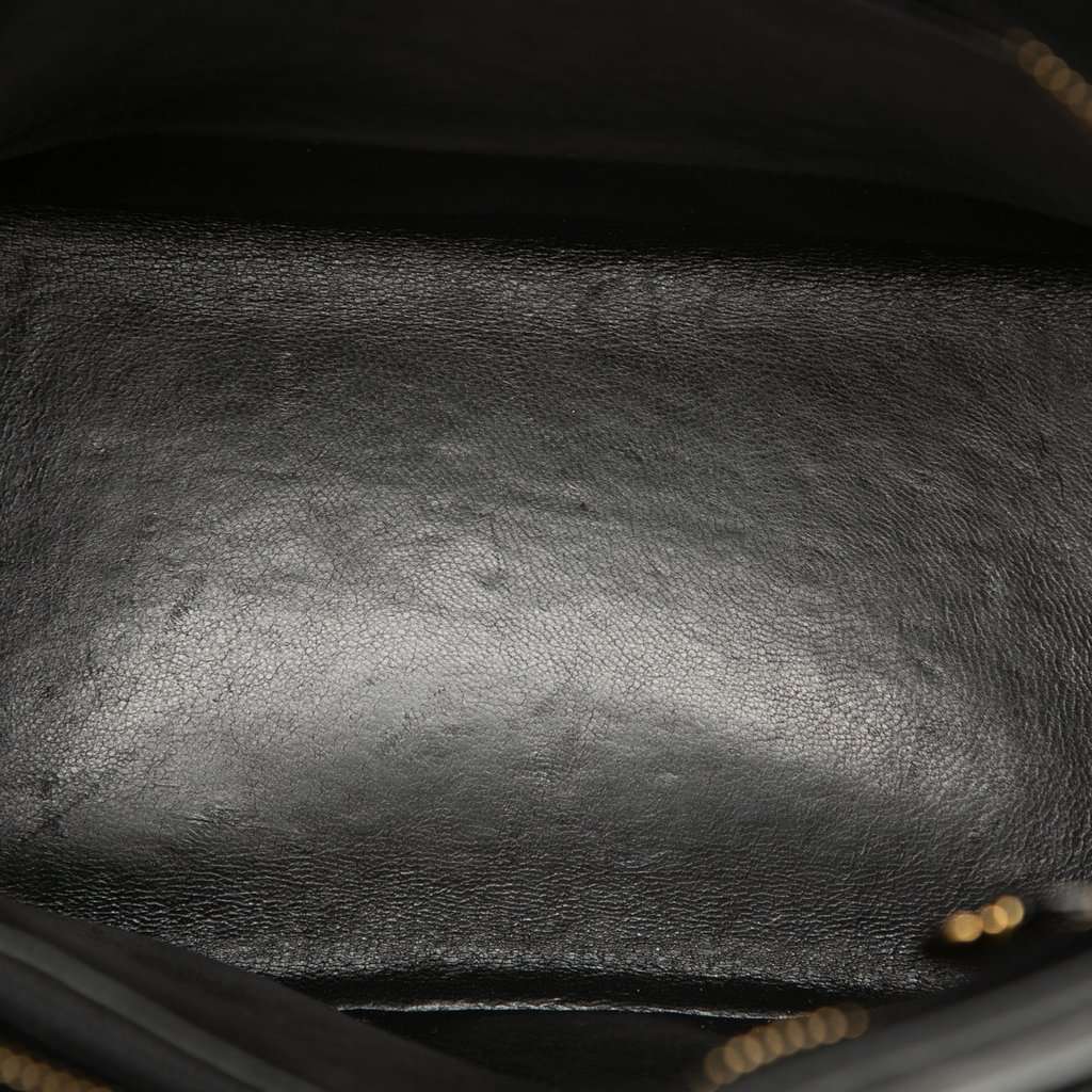 Chanel Caviar Medallion Tote Black Leather Very good condition - Model View