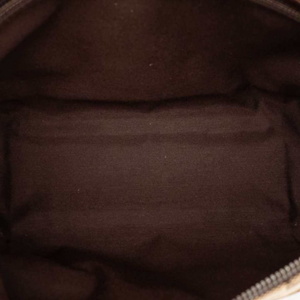 Gucci GG Canvas Crossbody Beige Very good condition - Model View