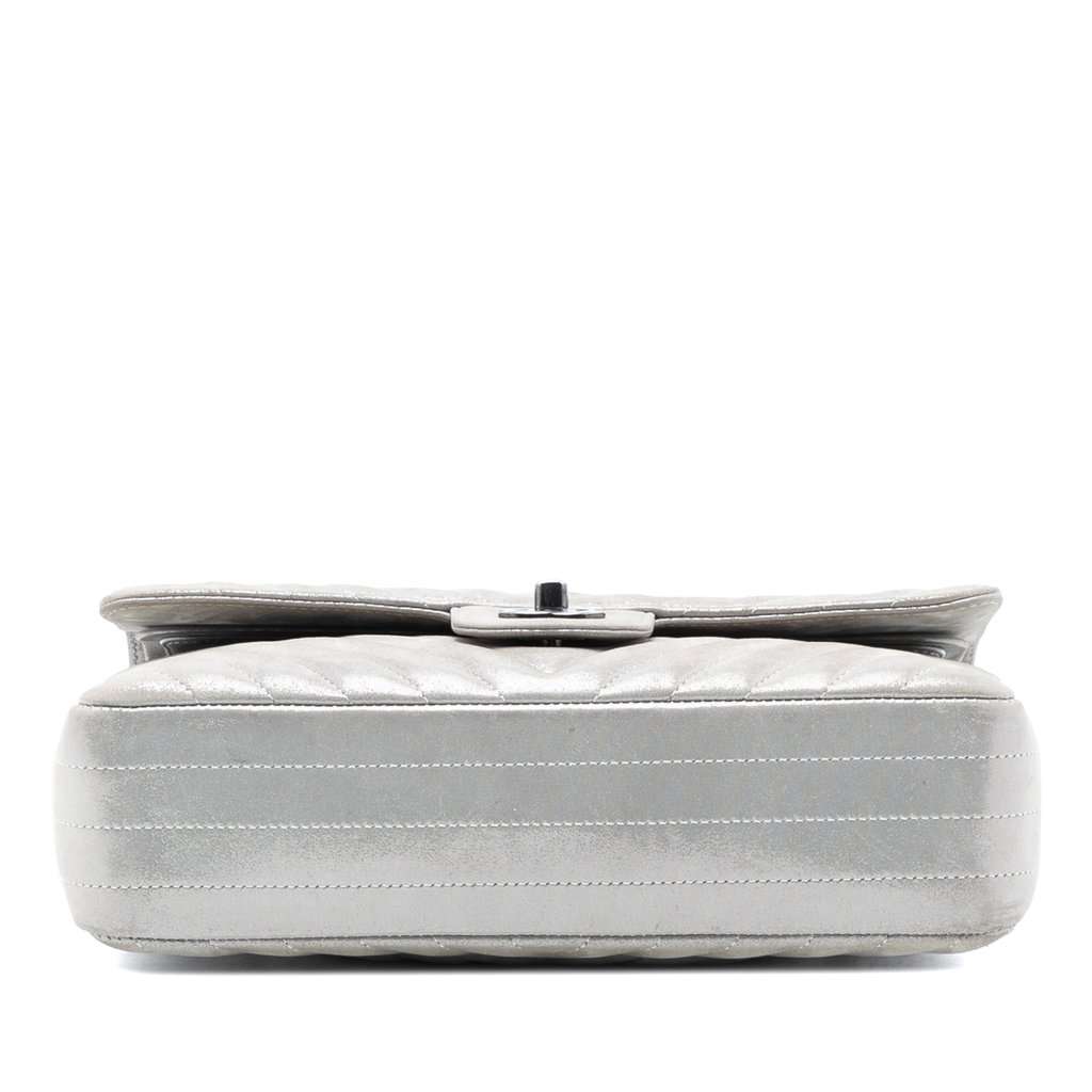 Chanel Medium Classic Chevron Iridescent Lambskin Double Flap Silver Leather Very good condition - Inside View