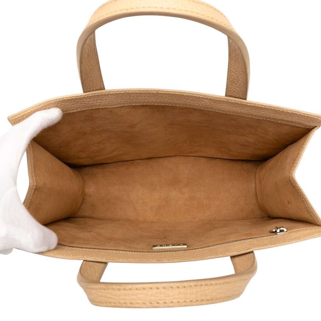 Loewe Leather Tote Beige Leather Very good condition - Model View