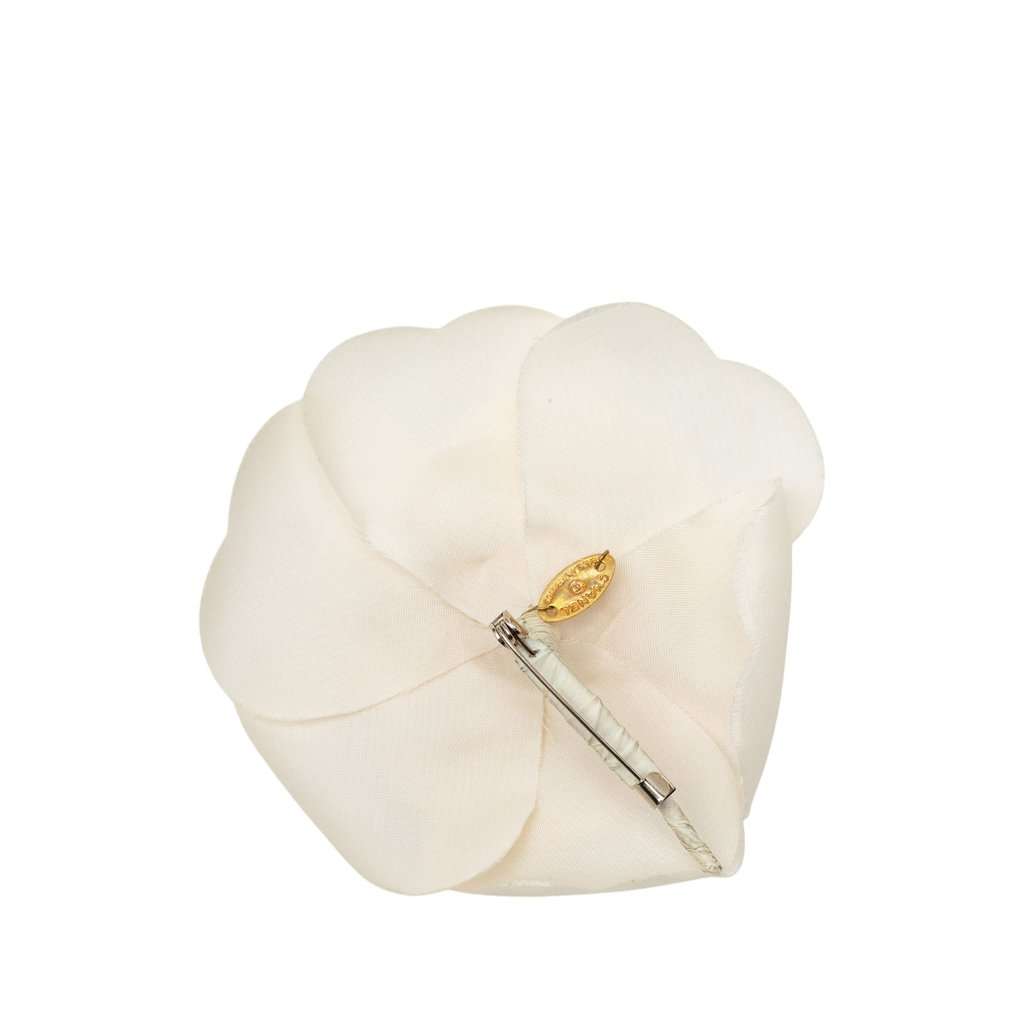 Chanel Canvas Camellia Brooch White Very good - Back View