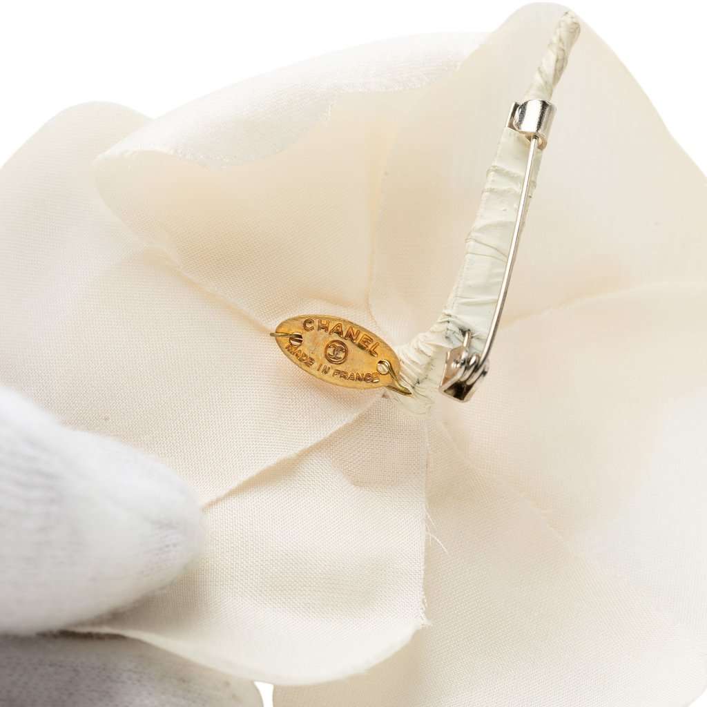 Chanel Canvas Camellia Brooch White Very good - Inside View