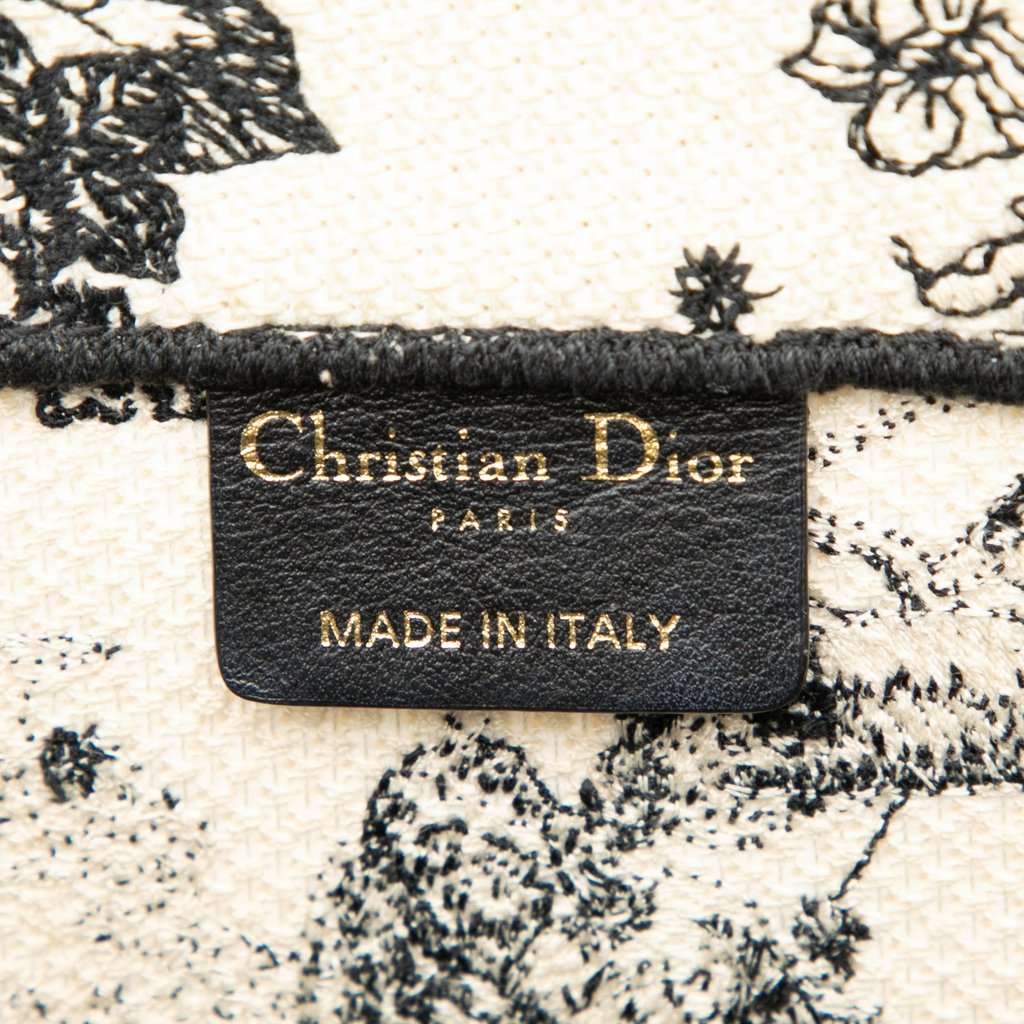 Dior Medium Canvas Embroidered Zodiac Toile De Jouy Book Tote White Very good condition - Box View