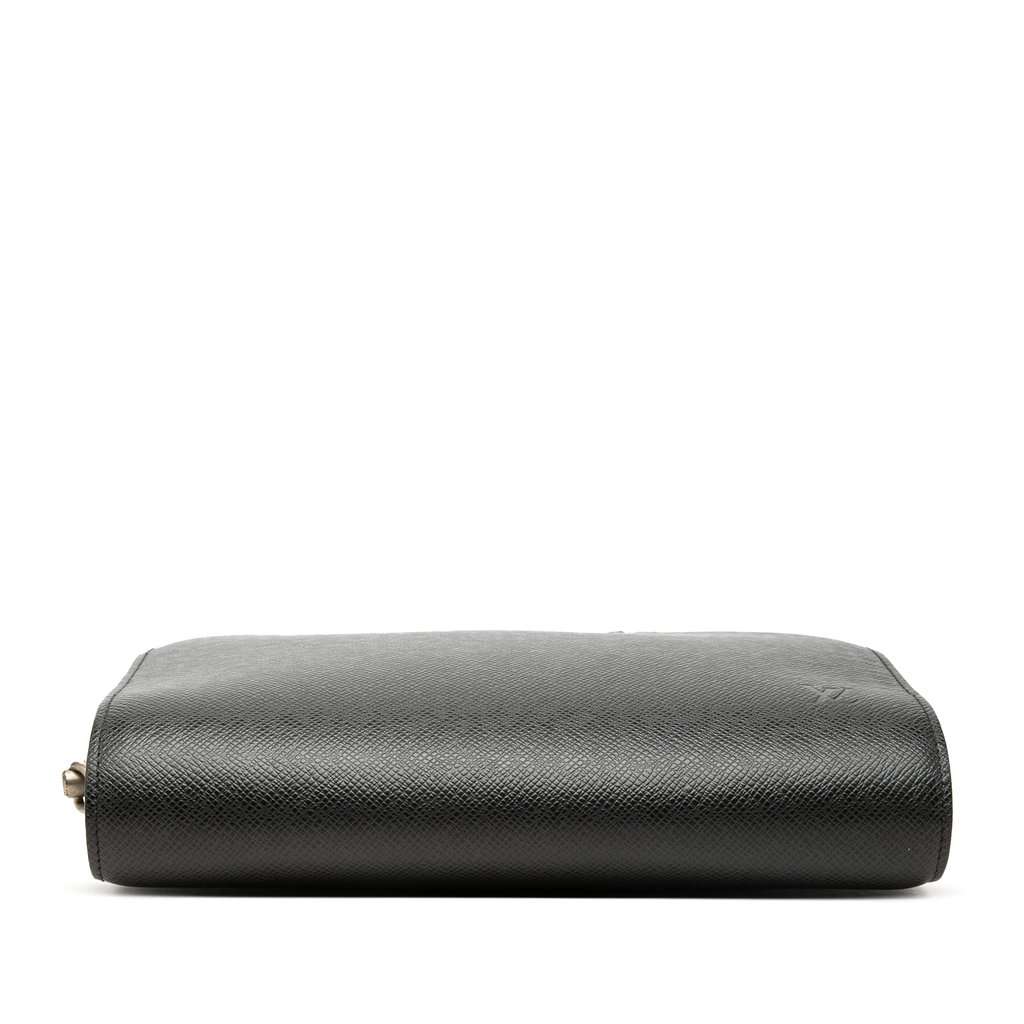 Louis Vuitton Taiga Pochette Baikal Black Leather Good - Inside View